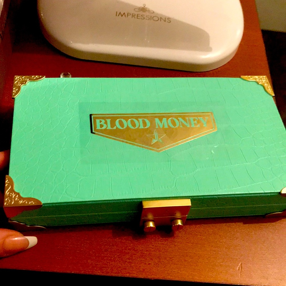Jeffree star blood money eyeshadow pallette